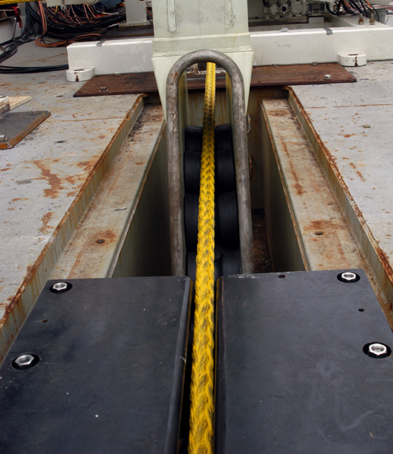 The rope load is transferred to the stern sheave, and afterwards lowering of the equipment to the seafloor will continue.  