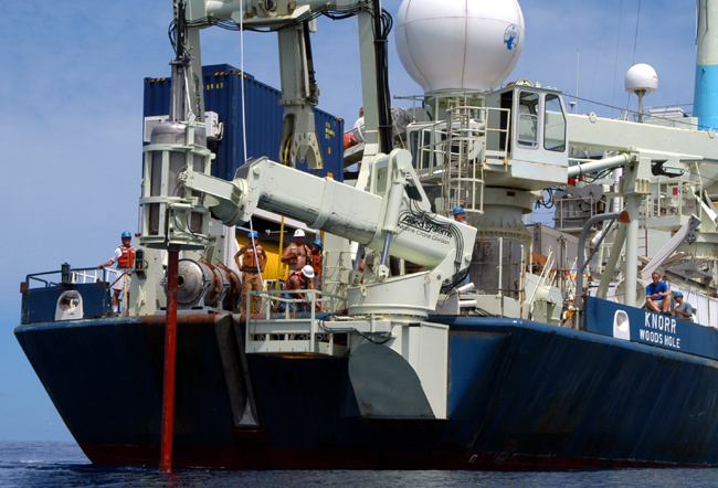 The Grapple returns the Long Core assembly to the starboard side.