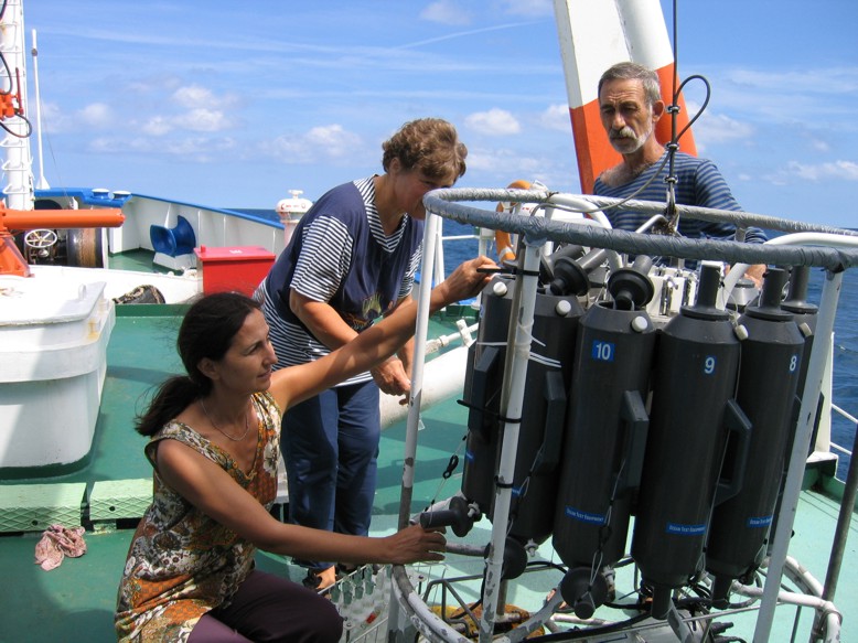 Bulgarian scientists (IO-BAS) with CTD 