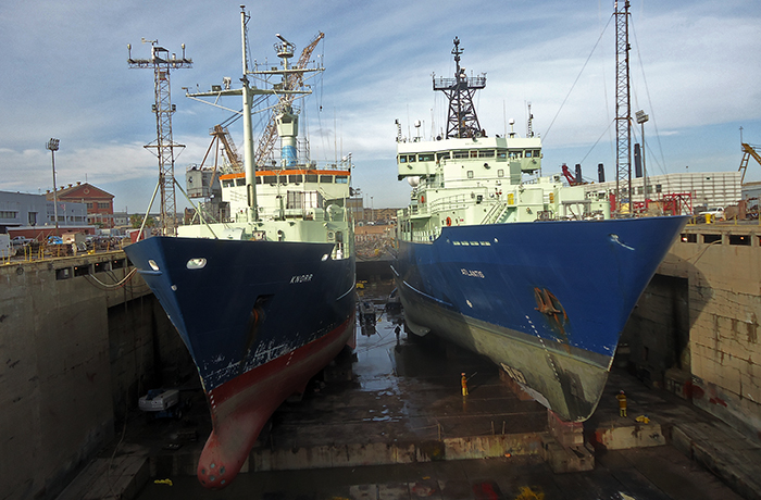 Knor and Atlantis in drydock