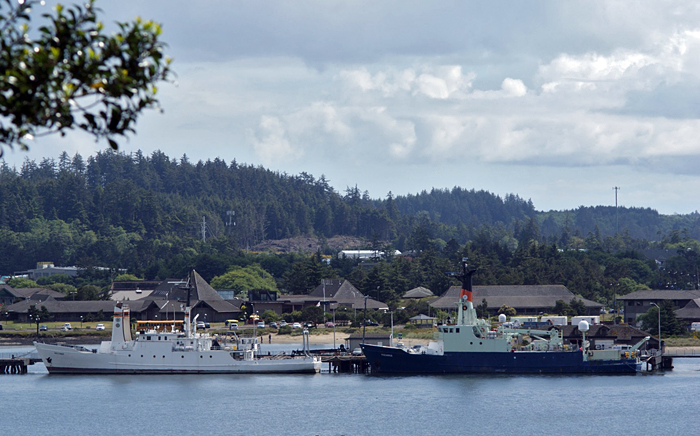 R/V Oceanus and Wecoma