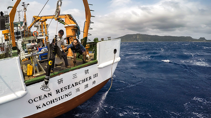 Retrieving a turbulence profiler off Taiwan.