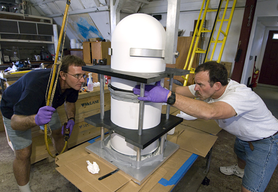 Assembly of the ceramic housing for the new HROV.
