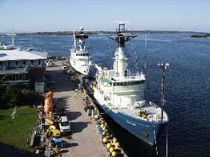 R/V Oceanus and R/V Endeavor at WHOI