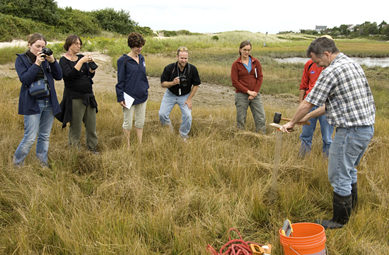 Jeff Donnelly gives coring demonstration at Woodneck beach to the 2006 Ocean Science Journalism Fellows.