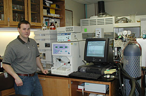 Sean Sylva prepares to use the High Peformance Liquid Chromatograph (HPLC) to determine which organic compounds from an Archaea bacteria sample (collected at a Lost City hydrothermal vent) can be isolated and analyzed for 14C.