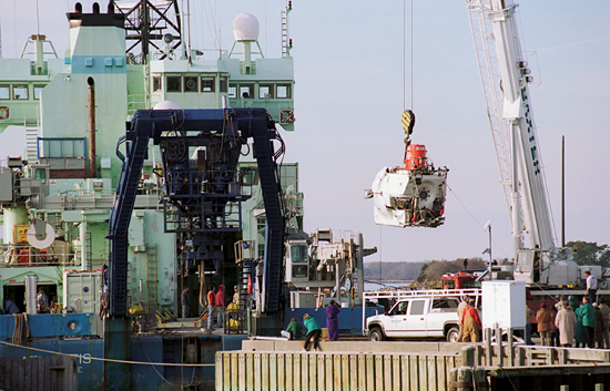 Alvin being taken off Atlantis for overhaul.