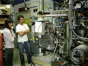 Phoebe Lam and MIT/WHOI Joint Program student Daniel Ohnemus working on beamline X15B