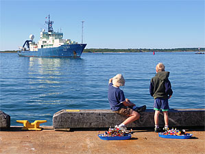welcome R/V Atlantis home
