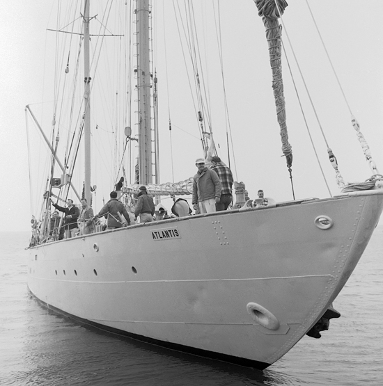 r/v atlantis leaving the WHOI dock.