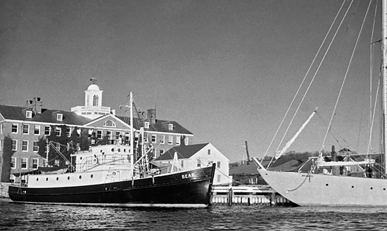 r/v's bear and atlantis at whoi dock