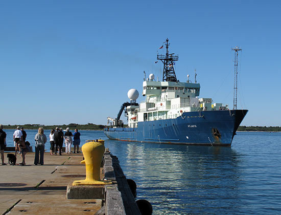 Atlantis approaches Iselin Dock