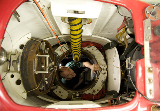 looking into dsv alvin hatch