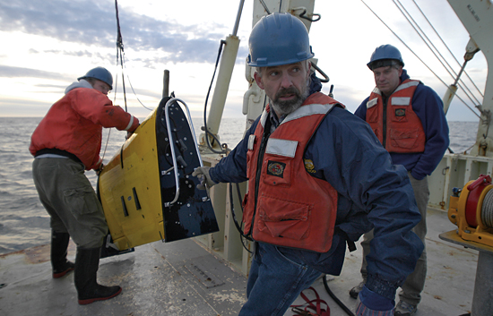 Brian Kidd, Will Ostrom and Glen Gawarkiewicz recover the Scanfish