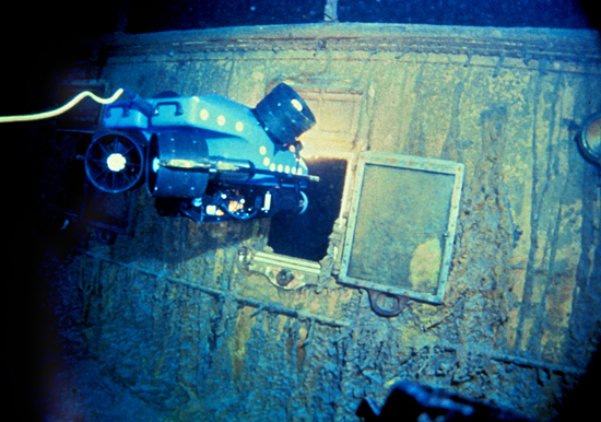 jason jr. peering into titanic