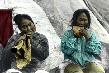 chewing women