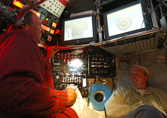 Alvin pilot Phil Forte and biologist Tim Shank diving in Alvin.