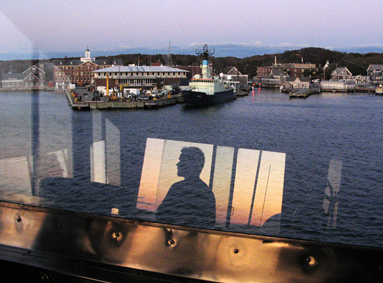 knorr returns to whoi dock