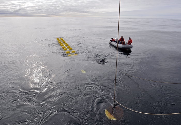 Mooring deployment in Denmark Strait