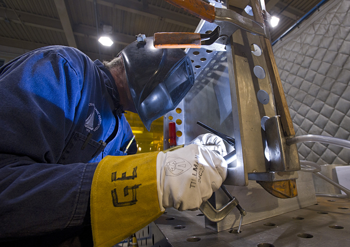 Geoff Ekblaw welds a seam on Alvin