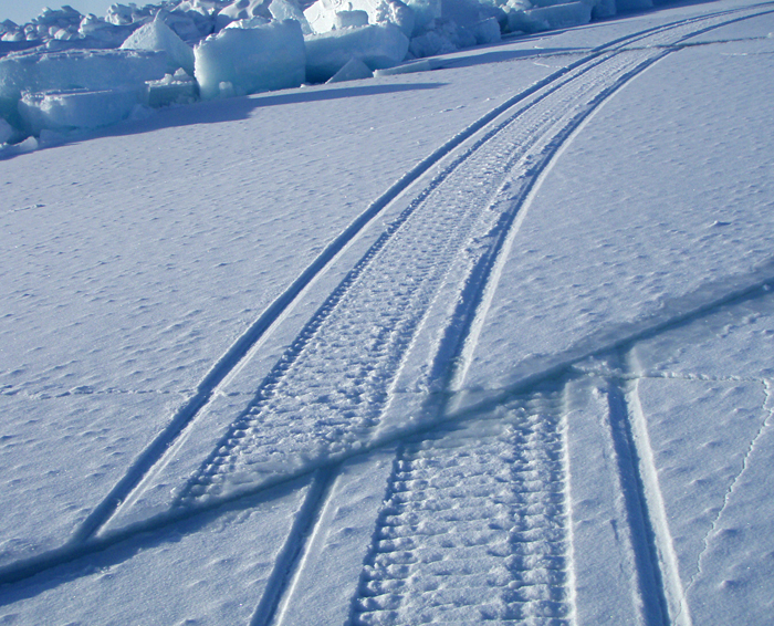Sea ice cracks