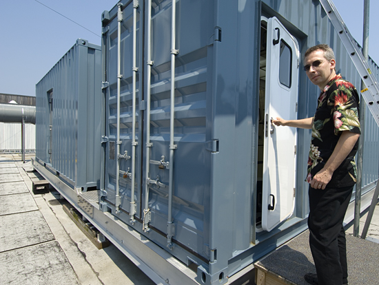 Bernard Peucker-Ehrenbrink working entering the PicoTrace clean.