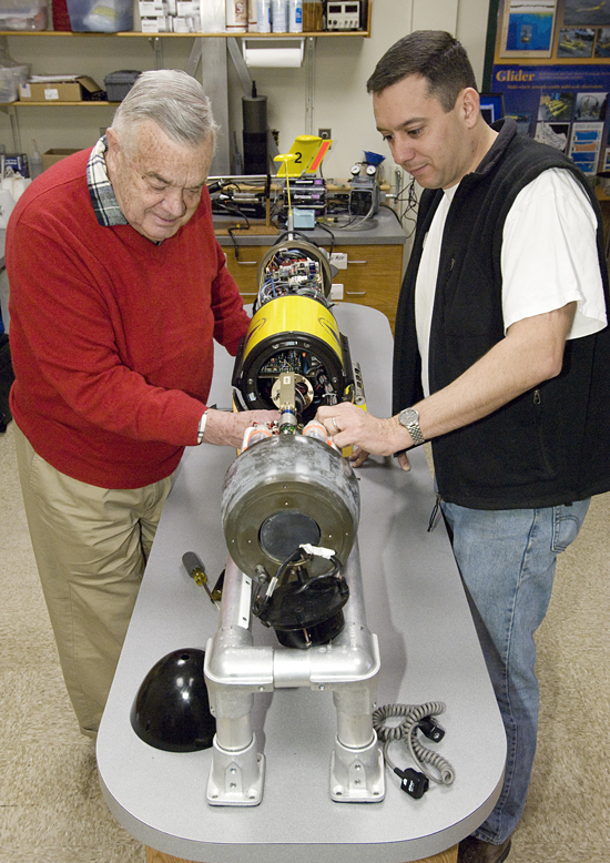 Doug Webb and Dave Fratantoni with glider in Fratantoni's lab.