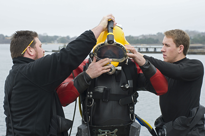 Ed O'Brien prepares to dive