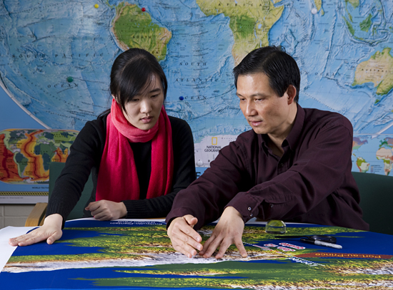 guest student Tingting Wang and senior scientist Jian Lin