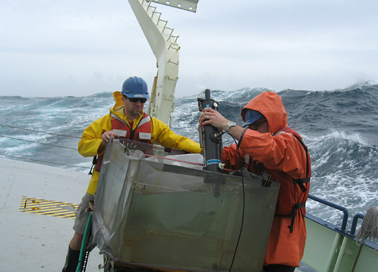 Justin Ossolinski and Ben van Mooy working on deck of Oceanus.