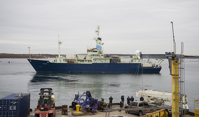 Knorr leaving Woods Hole