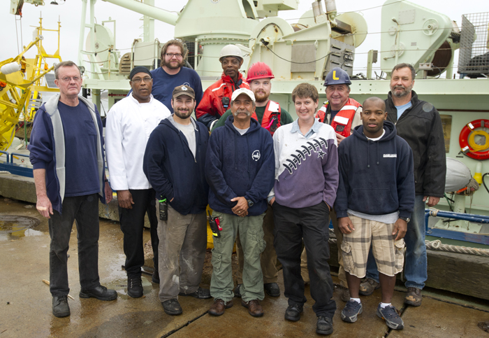 R/V Oceanus crew