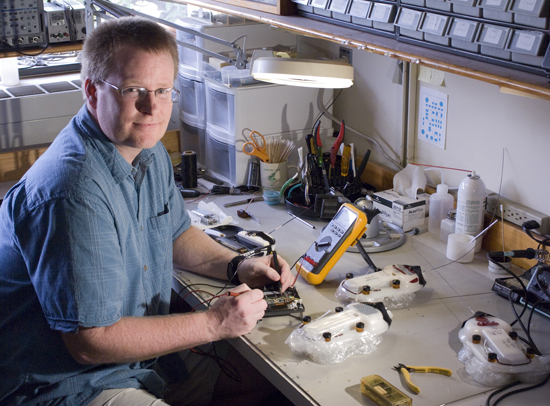 WHOI engineer Tom Hurst.