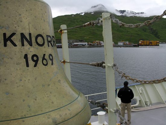 rv knorr cruising by alaska