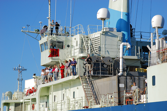 R/V Knorr science crew arriving back from Long Core sea trials cruise.