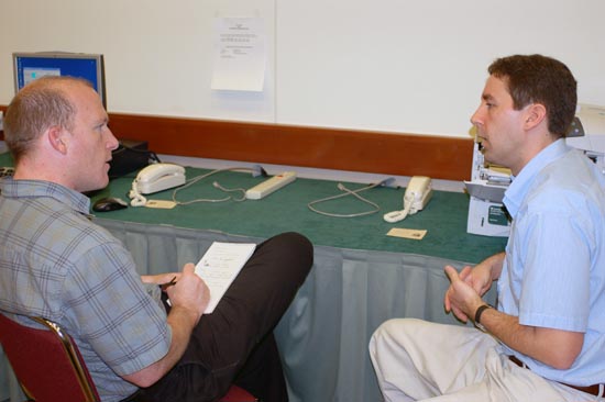 Scientist explains research to journalist