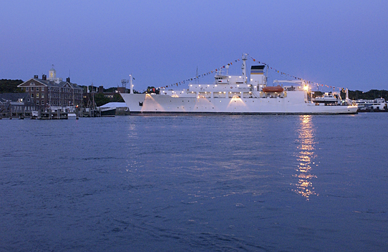 USNS Mary Sears visits WHOI.