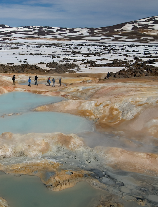 MIT/WHOI graduate students and faculty explored a bubbling, sulfur-encrusted hot spring in June of 2006