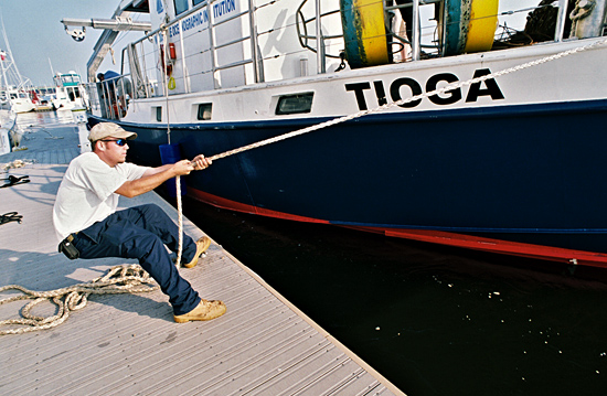 Ian Hanley prepares R/V Tioga for arrival at dock