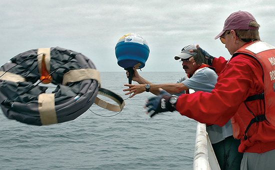 Paul Bouchard nad Eric Heltzel launch a drifter.