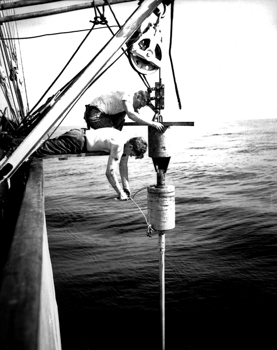 Hoisting a piston tube off R/V Atlantis