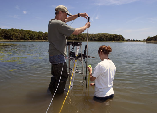 WHOI Postdoctoral Scholar Kevin Kroeger and Guest Student Kayla Halloran install a well in Eastham, Mass.