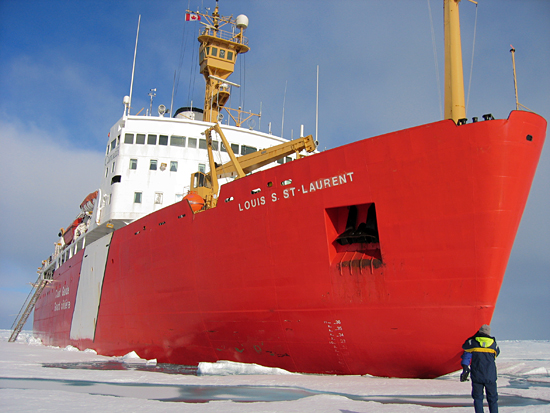 R/V Louis St. Laurent - Beaufort Gyre, 08/02/2004.