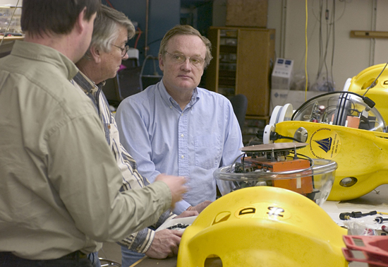 John Collins, Beecher Wooding, and Bob Detrick in the WHOI OBS lab.