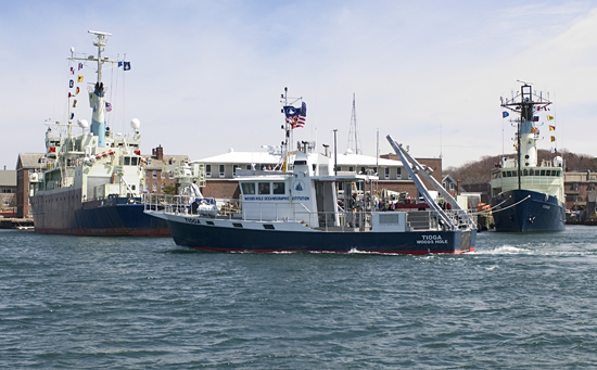 R/V Tioga joined R/V Knorr and R/V Oceanus at the WHOI dock.