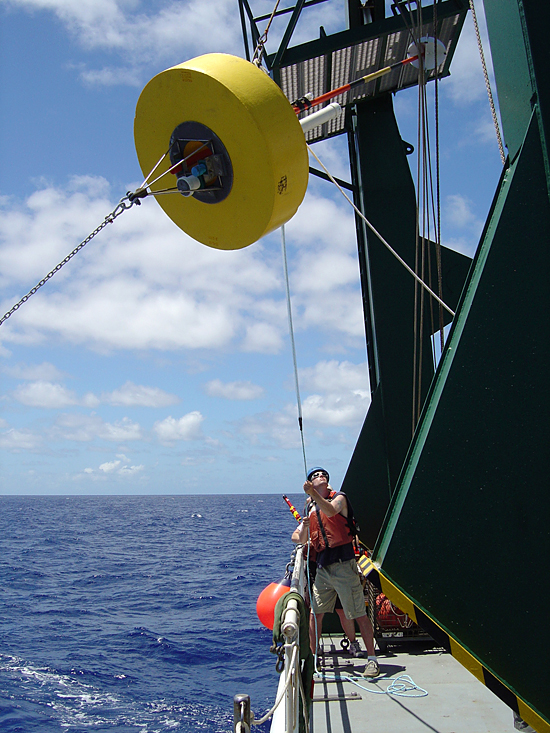 Mooring deployment operation, R/V Kilo Moana, Vertigo Hawaii Cruise