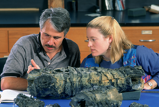 Dan Fornari and Tracey Gregg inspect a portion of a lava pillar that was generated during a 1991 eruption on the East Pacific Rise.