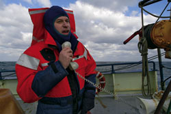 Chief Scientist Glen Gawarkiewicz relays information from the bridge to the fantail