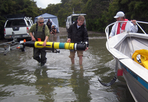 Dan Fornari and Robin Littlefield carry REMUS to boat