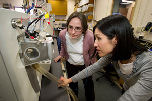 Liz Kujawinski in the lab with Melissa Soule